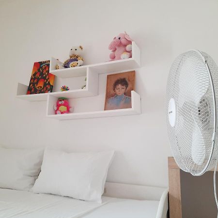 Lovely 3-Bedroom Apartment With Breathtaking View Dugi Rat Extérieur photo