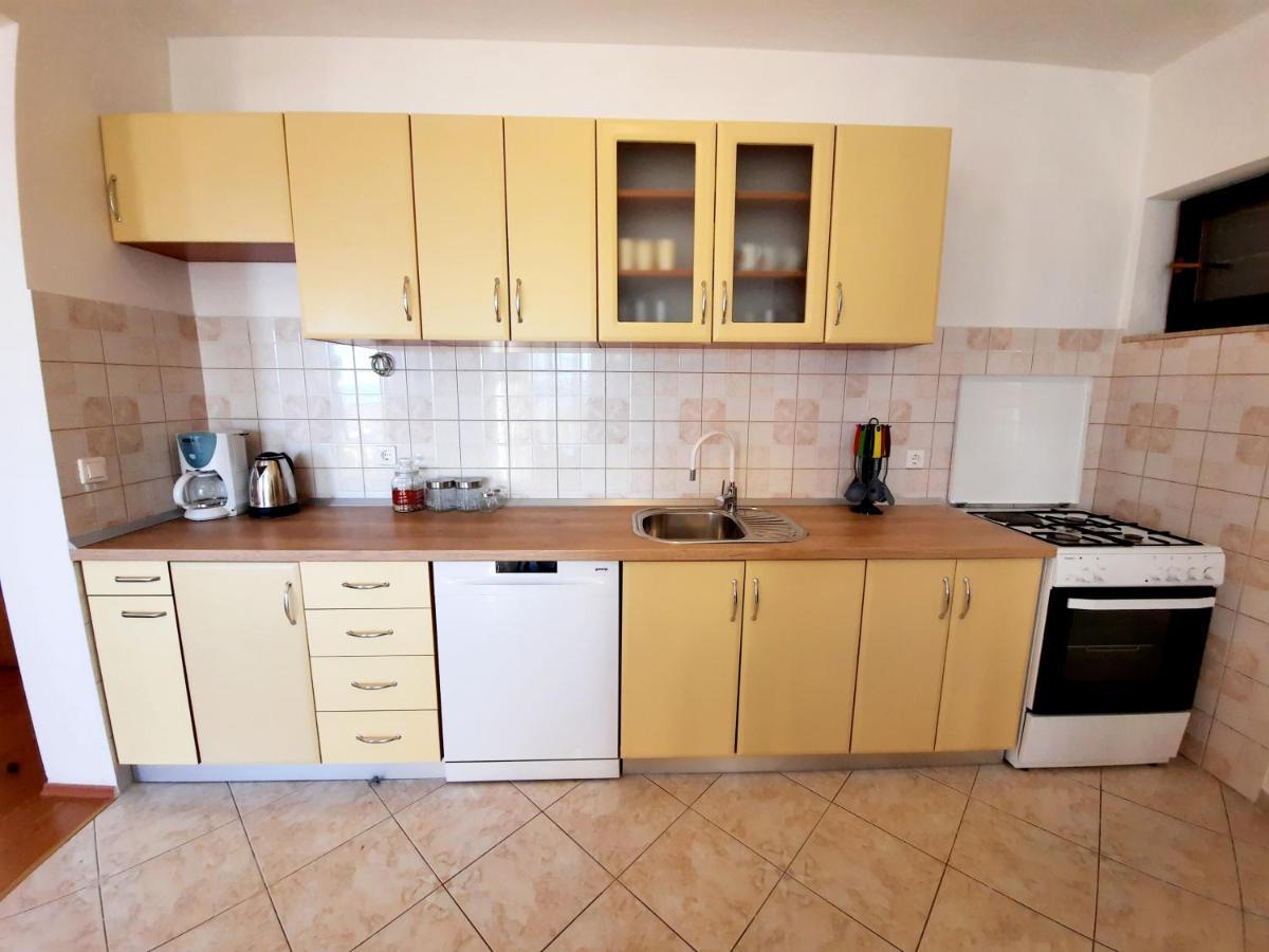 Lovely 3-Bedroom Apartment With Breathtaking View Dugi Rat Extérieur photo