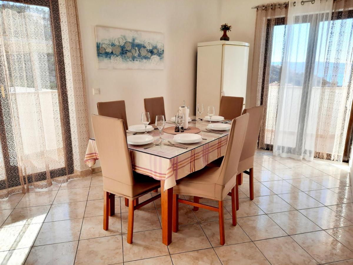 Lovely 3-Bedroom Apartment With Breathtaking View Dugi Rat Extérieur photo