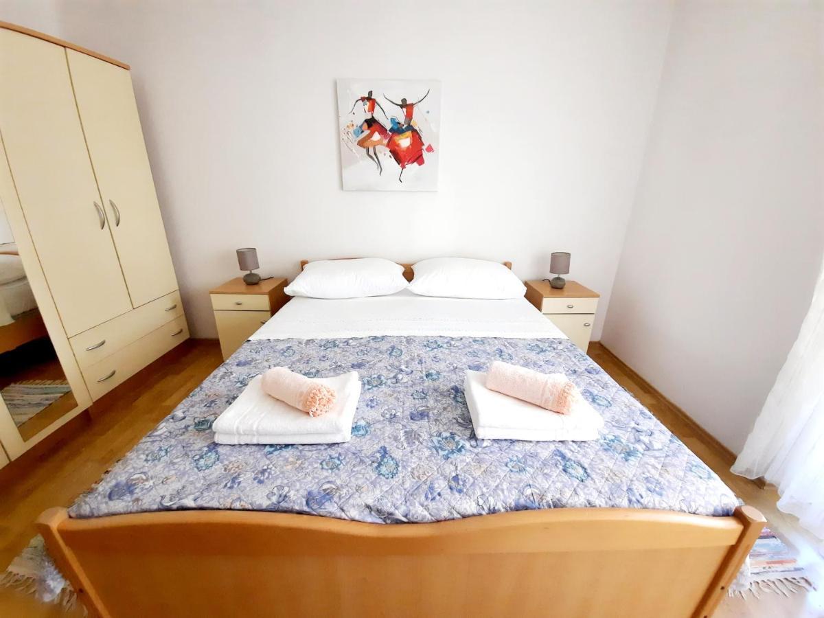 Lovely 3-Bedroom Apartment With Breathtaking View Dugi Rat Extérieur photo