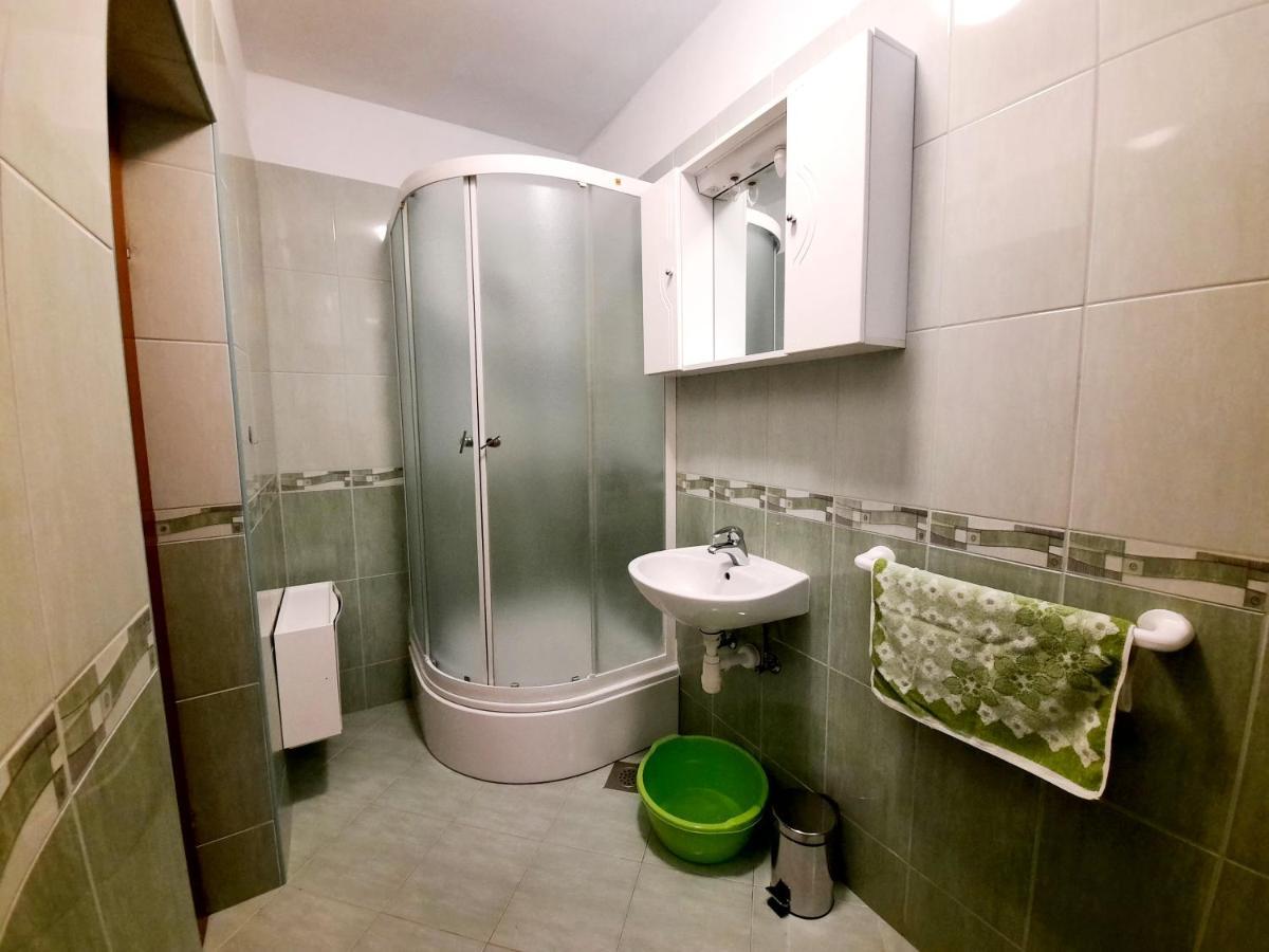 Lovely 3-Bedroom Apartment With Breathtaking View Dugi Rat Extérieur photo