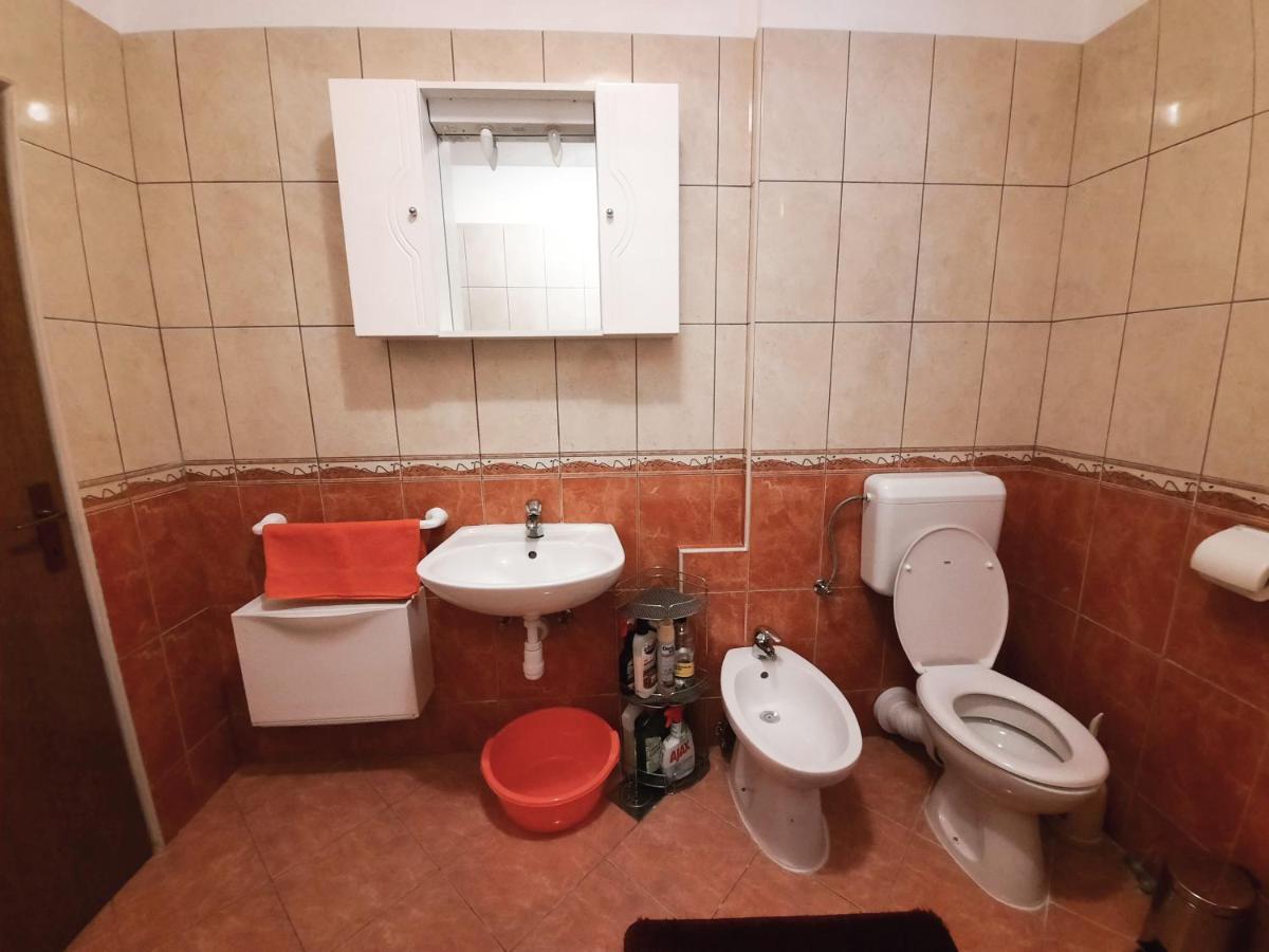 Lovely 3-Bedroom Apartment With Breathtaking View Dugi Rat Extérieur photo