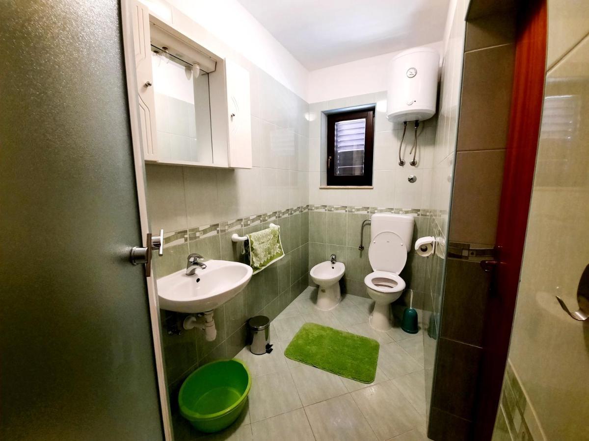 Lovely 3-Bedroom Apartment With Breathtaking View Dugi Rat Extérieur photo