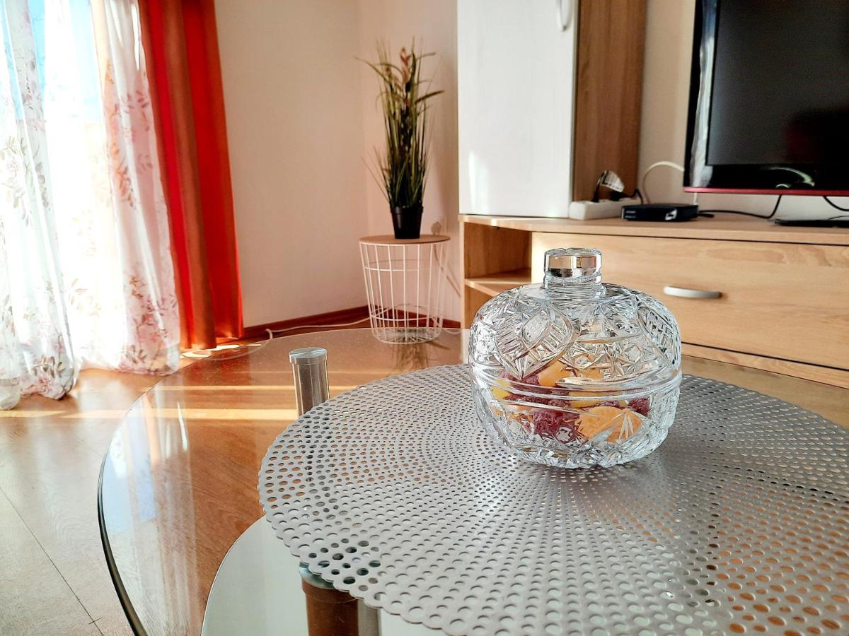 Lovely 3-Bedroom Apartment With Breathtaking View Dugi Rat Extérieur photo