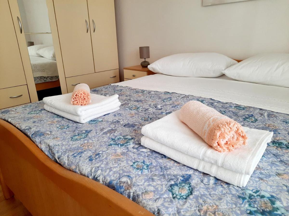 Lovely 3-Bedroom Apartment With Breathtaking View Dugi Rat Extérieur photo