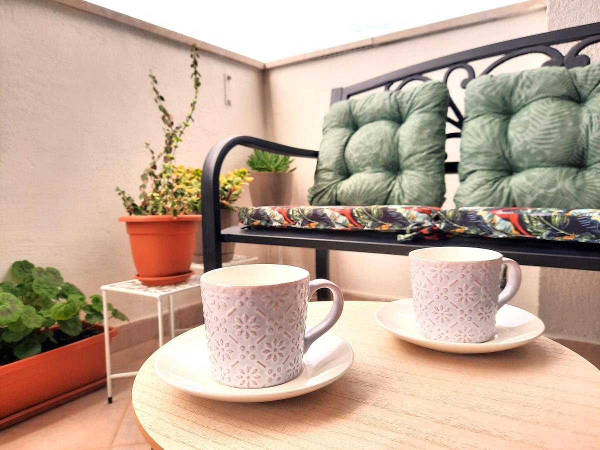 Lovely 3-Bedroom Apartment With Breathtaking View Dugi Rat Extérieur photo